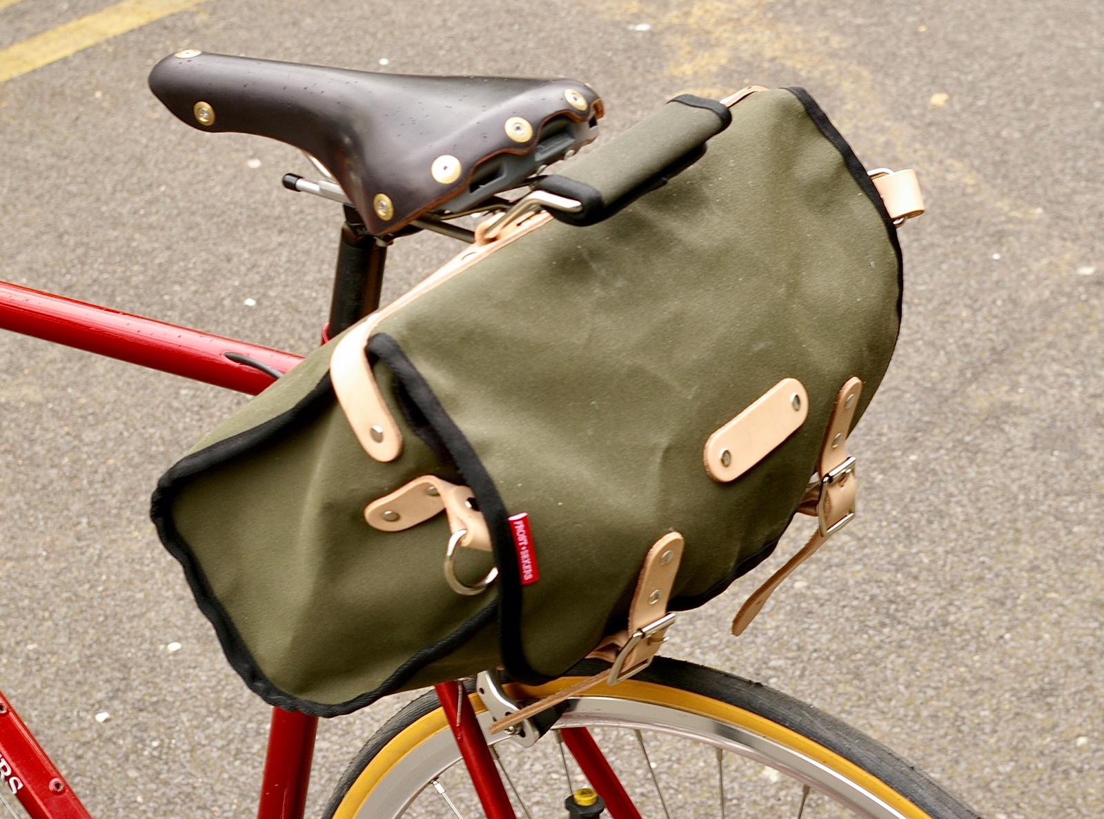 Frost and Sekers Otis saddle bag mounted to a bike using the quick-release micro rack.